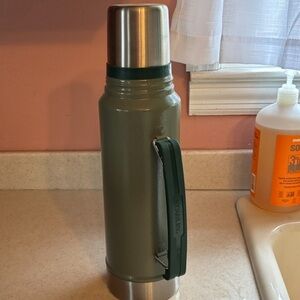 Stanley Classic Legendary Vacuum Bottle